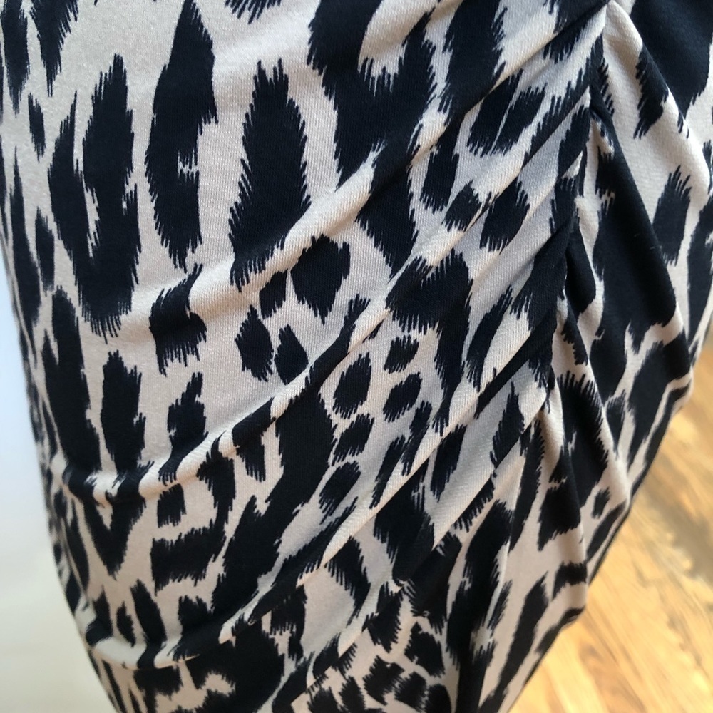 𝅺VINCE Camuto animal print stretch short sleeve dress size M‎ - Picture 9 of 14